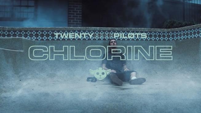 Twenty One Pilots y su amigo Ned en Chlorine